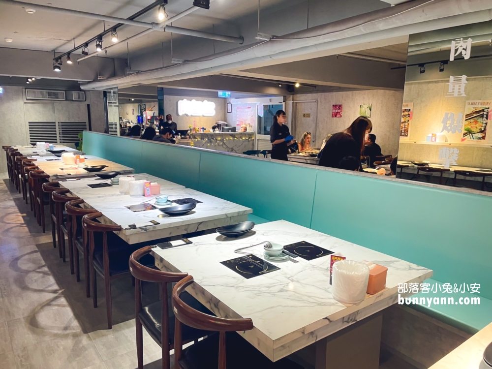 肉多多火鍋 台北西門店，最低349元起享受40多種的自助吧吃到飽，連續三年網路聲量與好感度第一名。