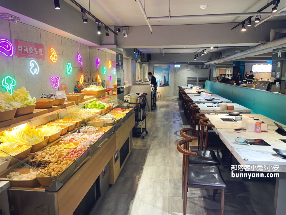 肉多多火鍋 台北西門店，最低349元起享受40多種的自助吧吃到飽，連續三年網路聲量與好感度第一名。