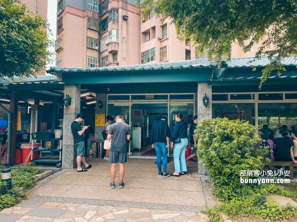 橋頭臭豆腐大觀店，桃園美食臭豆腐店推薦，脆皮臭豆腐又臭又香愛不釋手