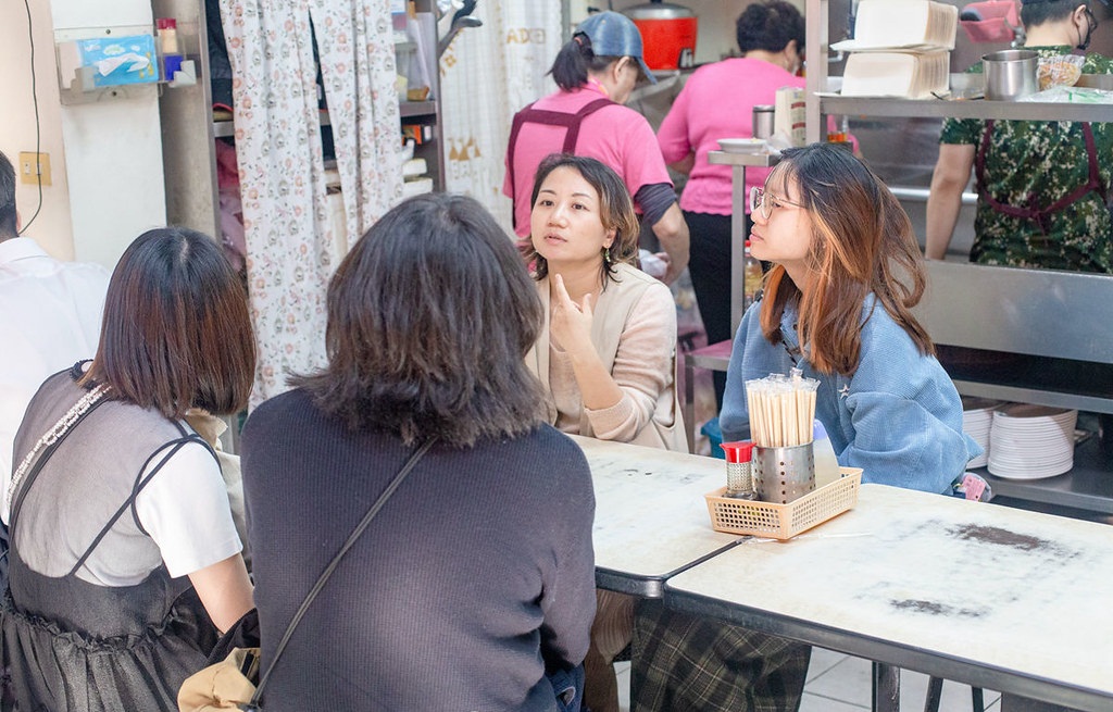 民生社區「蕭家牛雜湯」30年排隊老店，牛肉炒麵、牛雜湯好喝來一套。