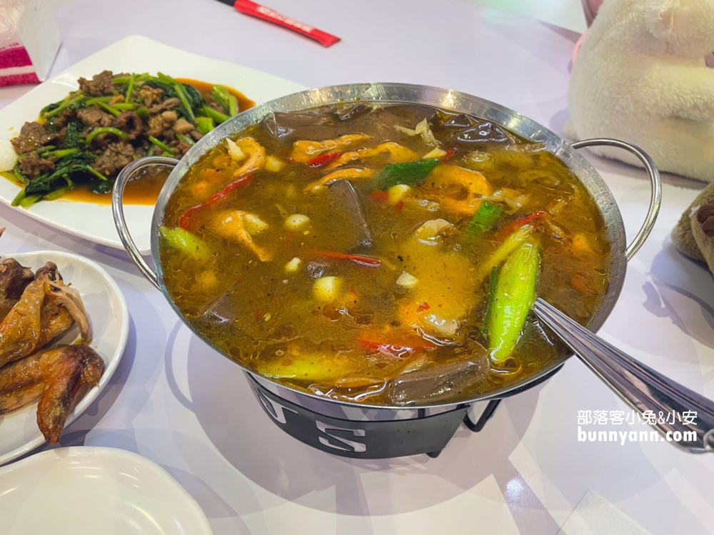 皇家花園餐廳｜網路評價破萬則連離峰時段也是一堆人的礁溪烤雞餐廳