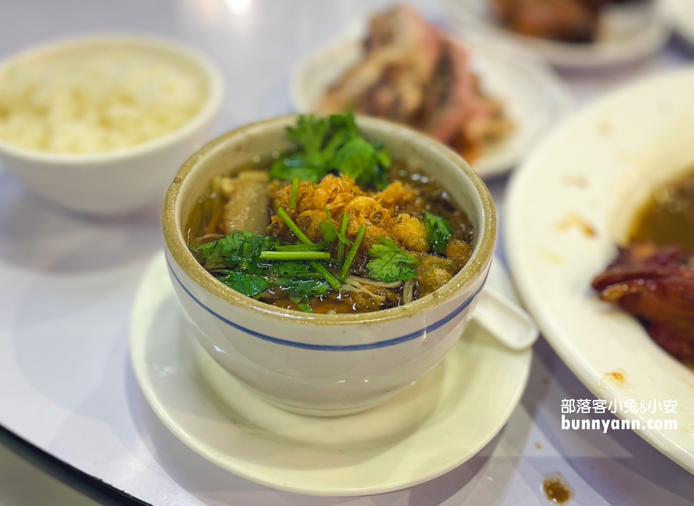 皇家花園餐廳｜網路評價破萬則連離峰時段也是一堆人的礁溪烤雞餐廳