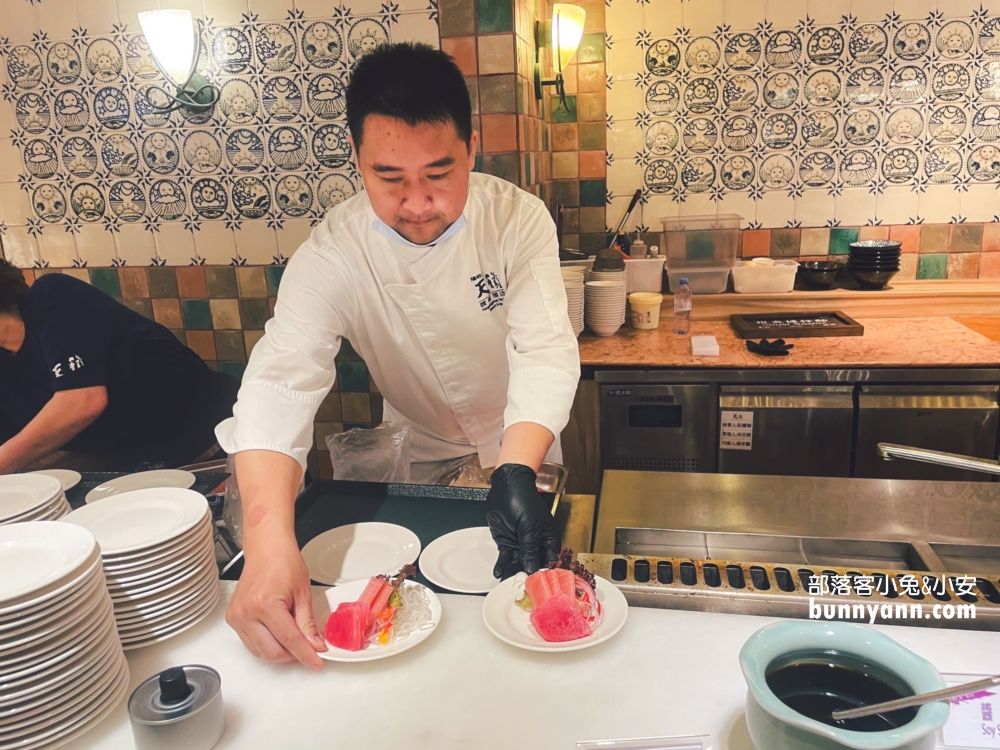 《天籟絢彩廳》自助餐+啤酒開懷暢飲！哈根達斯、松葉蟹腳…50幾種料理隨你吃