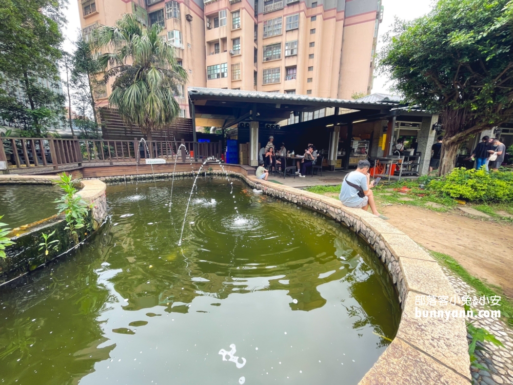 玉里橋頭臭豆腐大觀店，花蓮排隊臭豆腐桃園分店，環境、停車、價格一次打包。