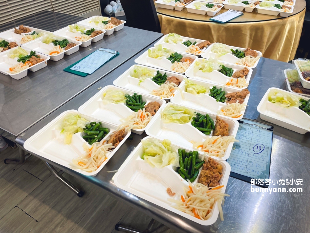 品冠客家小館｜松山區美食推薦8道菜才2千出頭也太便宜。