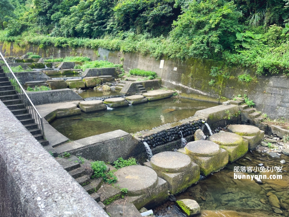 階梯玩水秘境！侯硐金字碑古道戲水消暑好地方