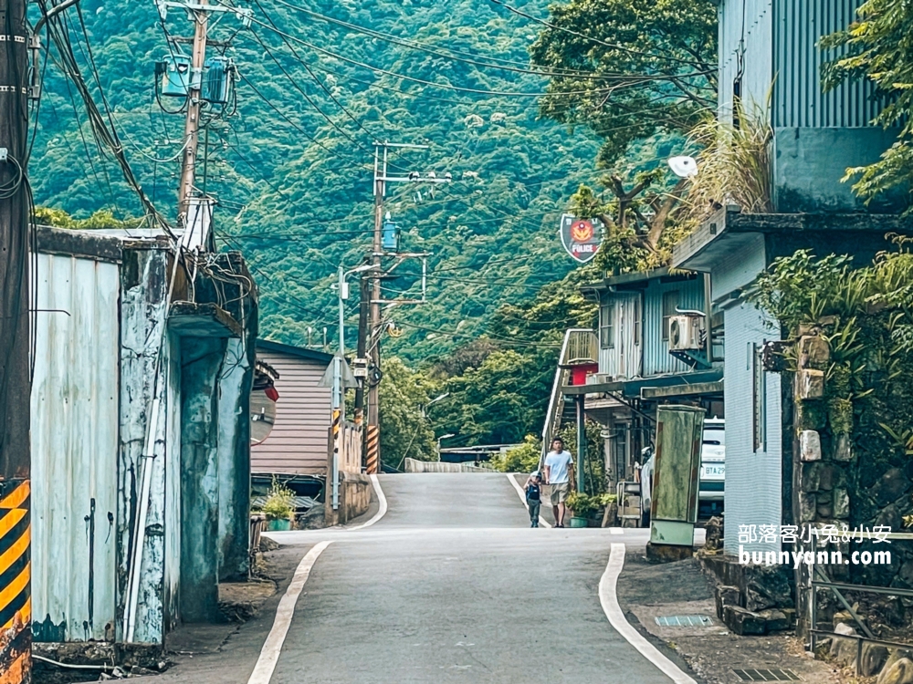 階梯玩水秘境！侯硐金字碑古道戲水消暑好地方