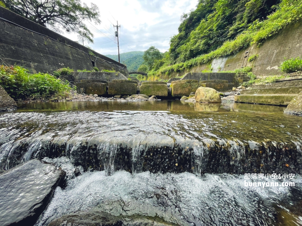 階梯玩水秘境！侯硐金字碑古道戲水消暑好地方