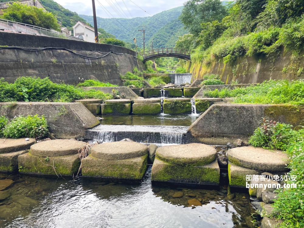 階梯玩水秘境！侯硐金字碑古道戲水消暑好地方