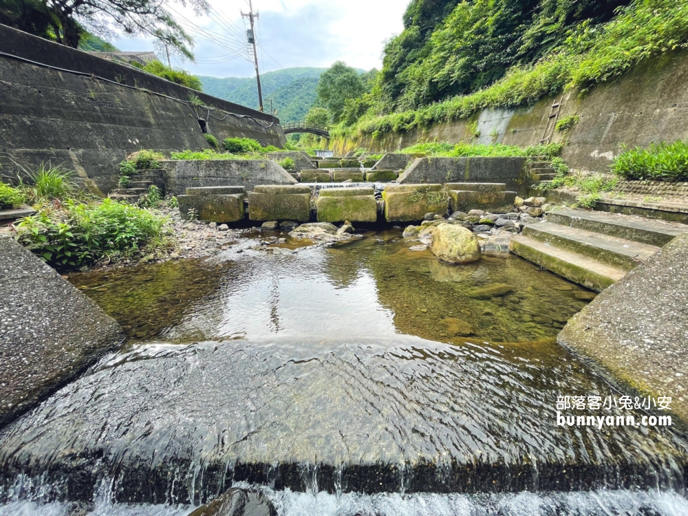 階梯玩水秘境！侯硐金字碑古道戲水消暑好地方