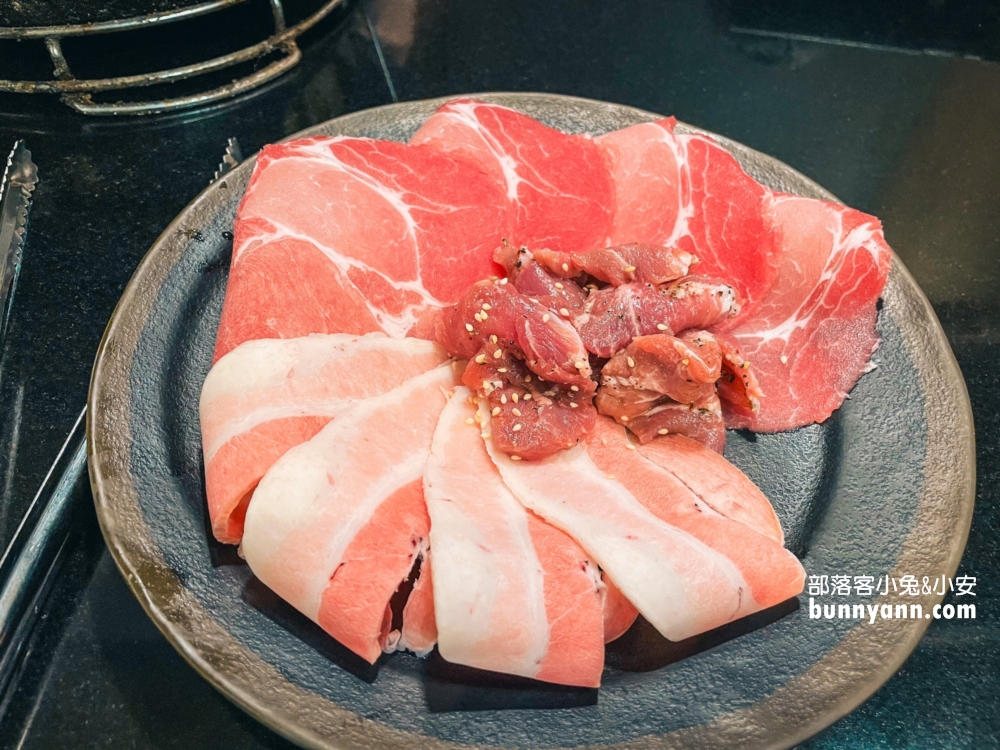 滿滿燒肉的肉片