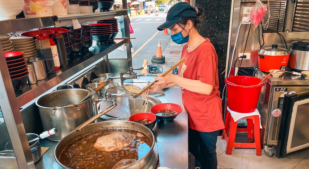 瑞芳美食推薦：耿記牛肉麵，在地人愛的厚切牛肉老字號麵店 @小兔小安*旅遊札記