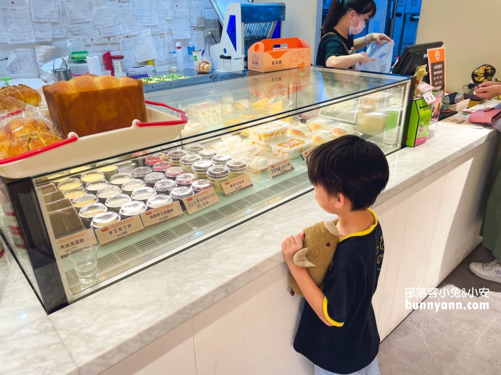 中和麵包店推薦：安太座烘焙坊，在地人深愛的蔥麵包跟蛋黃酥這裡買