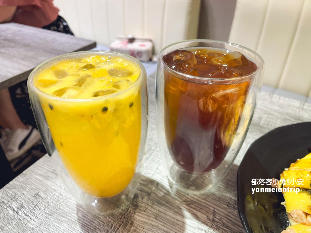 桃園【馮羽樓烏雞飯】推薦招牌油雞和脆皮嫩雞，每一口都讓人戀愛