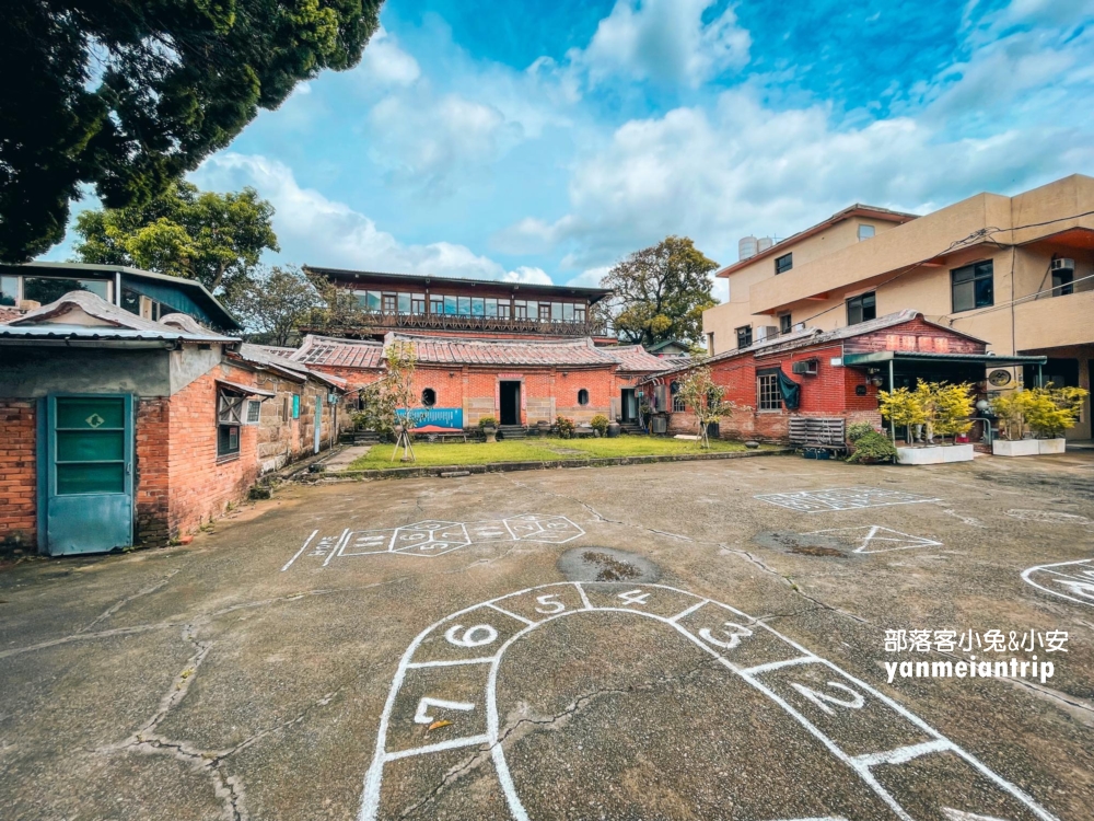 石牆仔內咖啡館，藏在百年三合院內的文青系咖啡廳，土雞好吃必點