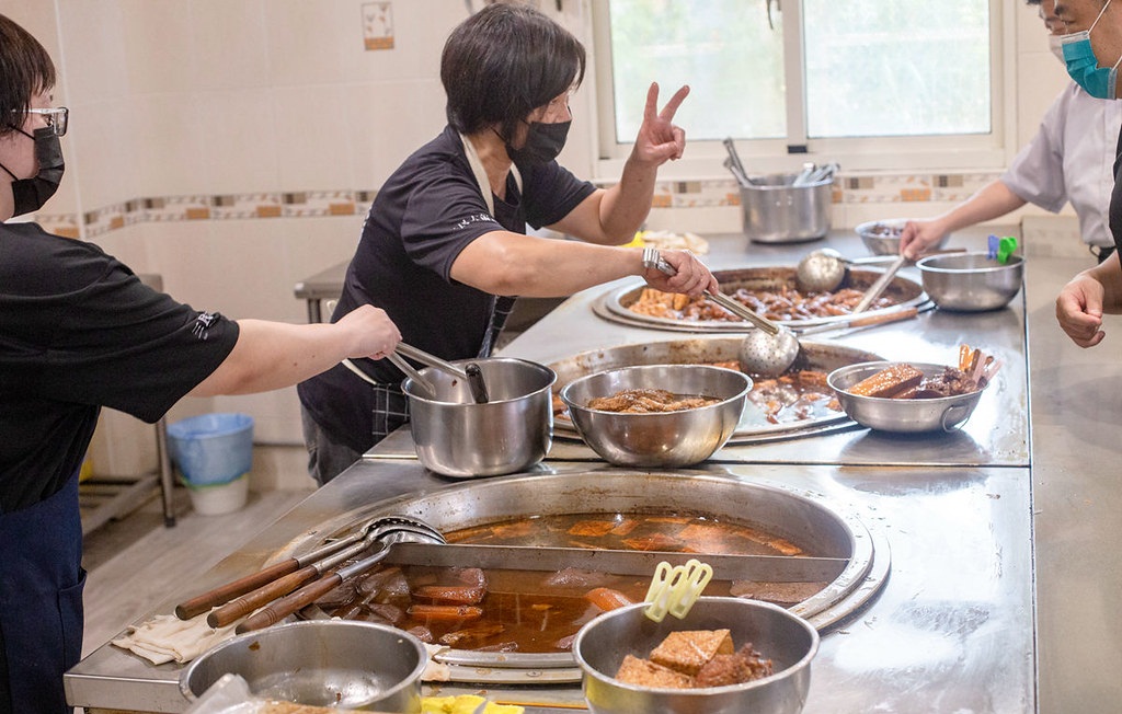 宜蘭「三民大飯店」礁溪好吃的大鍋滷味，附免費停車場