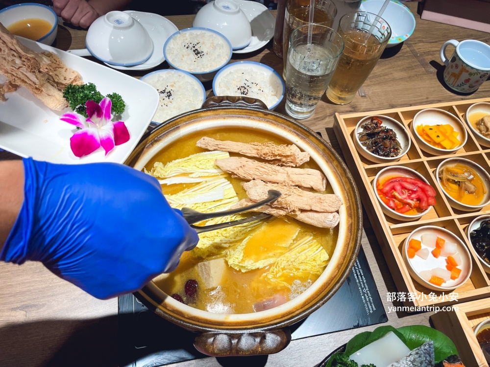 台北「星曜雞湯」地表最含膠質的砂鍋雞湯，這樣點最划算豐盛