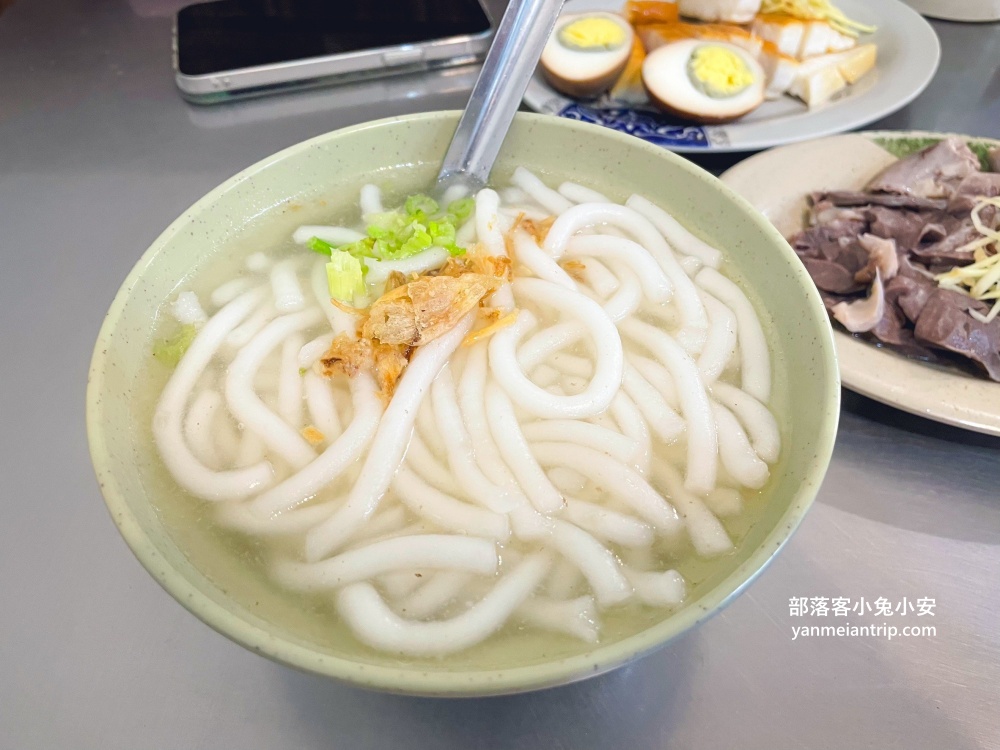 【蘇家米苔目】七堵市場裡生意很好的店家，用餐時間幾乎座無虛席