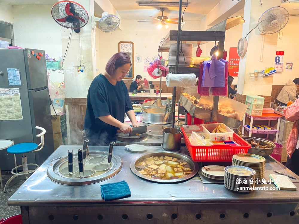 【蘇家米苔目】七堵市場裡生意很好的店家，用餐時間幾乎座無虛席