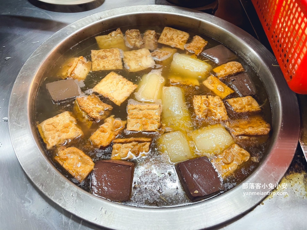 【蘇家米苔目】七堵市場裡生意很好的店家，用餐時間幾乎座無虛席