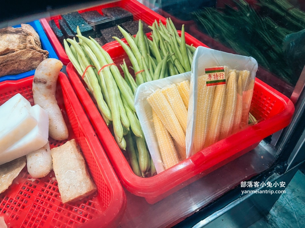 南州國小旁鹹酥雞餐車，鹹酥雞便宜又免費加大把的洋蔥