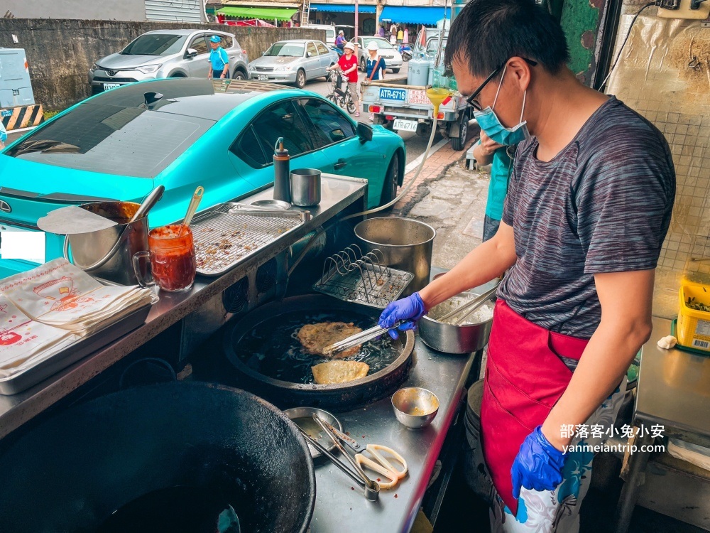 【老街早餐店】推薦必點手擀蔥蛋餅及韭菜盒再選擇酥脆燒餅油條