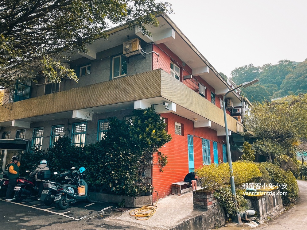 台北《六窟溫泉餐廳》有美味土雞餐與平價溫泉湯屋，雙重享受真棒!