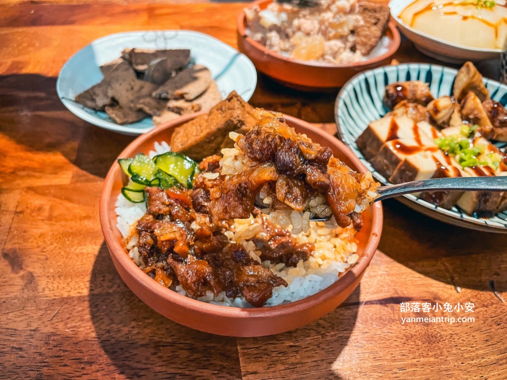 宜蘭《大方食坊》自己做的大方醬油來烹飪美味佳餚，粉肝及台灣滷肉飯好好吃!!