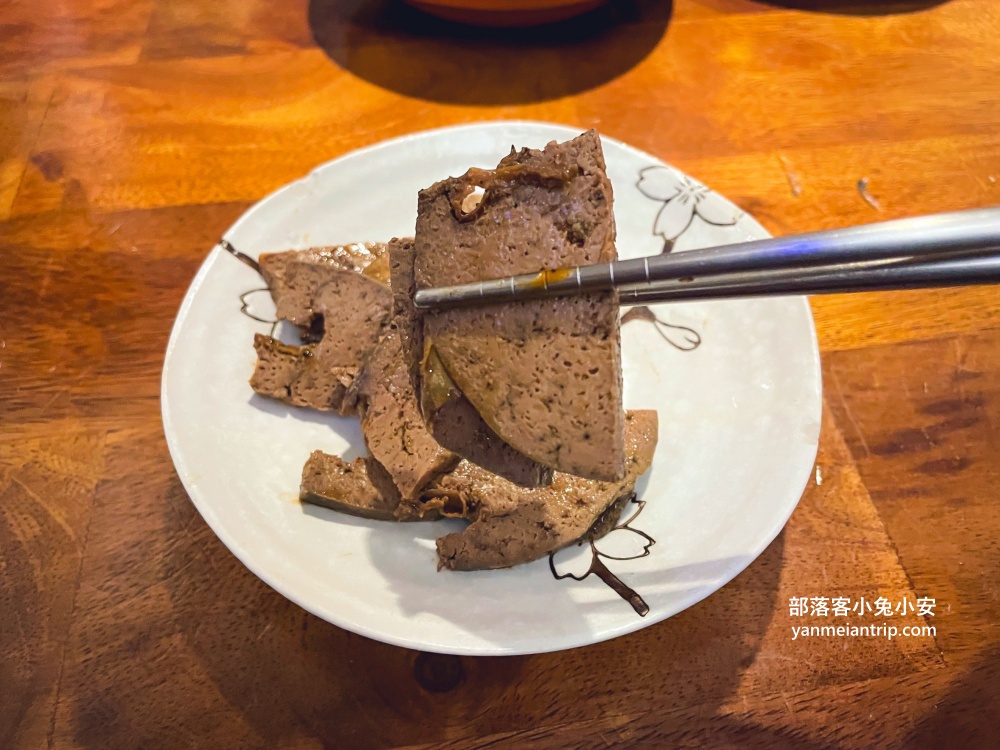 宜蘭《大方食坊》自己做的大方醬油來烹飪美味佳餚，粉肝及台灣滷肉飯好好吃!!