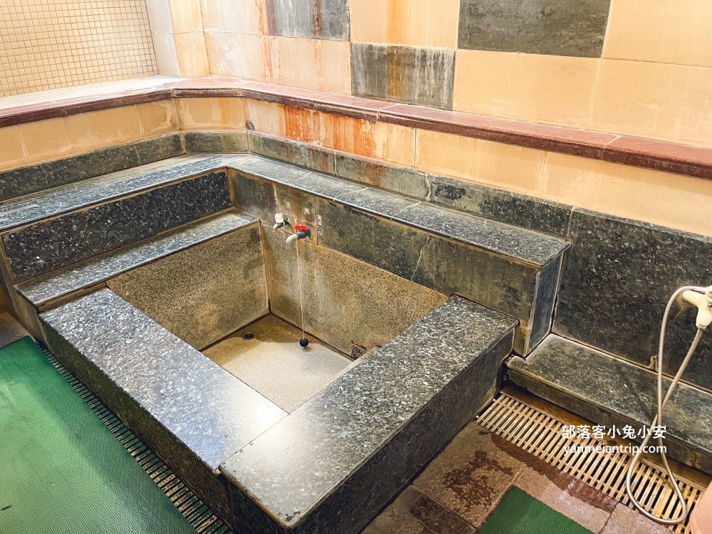 北投【櫻崗溫泉會館】一人三百元平價湯屋，泡湯送礦泉水與按摩浴池