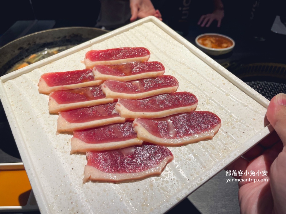 茶六燒肉堂》中清店唯美用餐環境真加分，肉的品質維持很棒(菜色介紹)