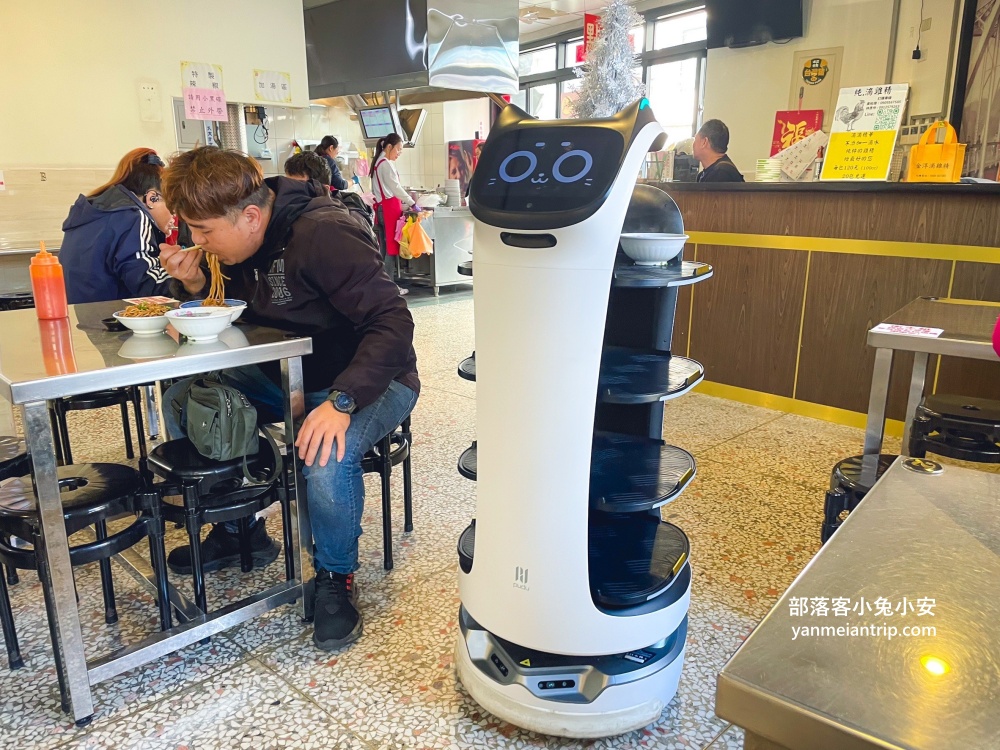 后里豬血湯(豬血財老店)湯內料多味美，特製辣醬也超對味