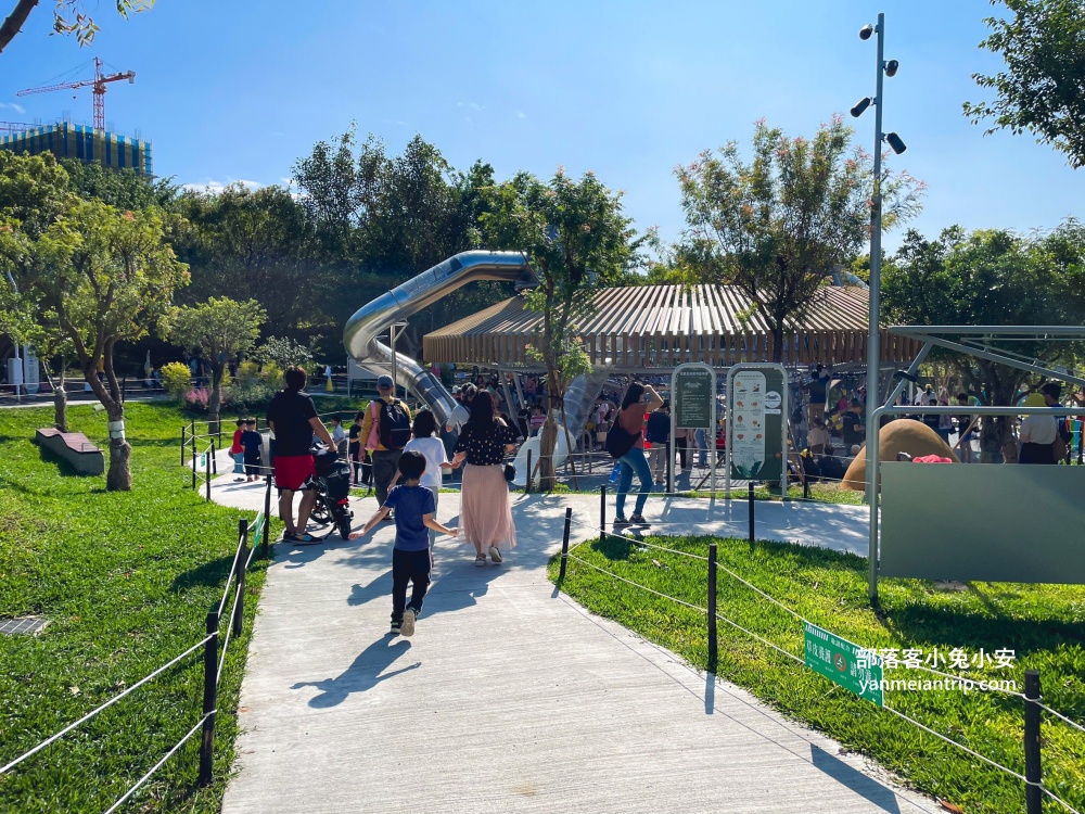 中央公園飛行美樂地，人山人海的親子公園，谷歌評論卻負評頗多的！