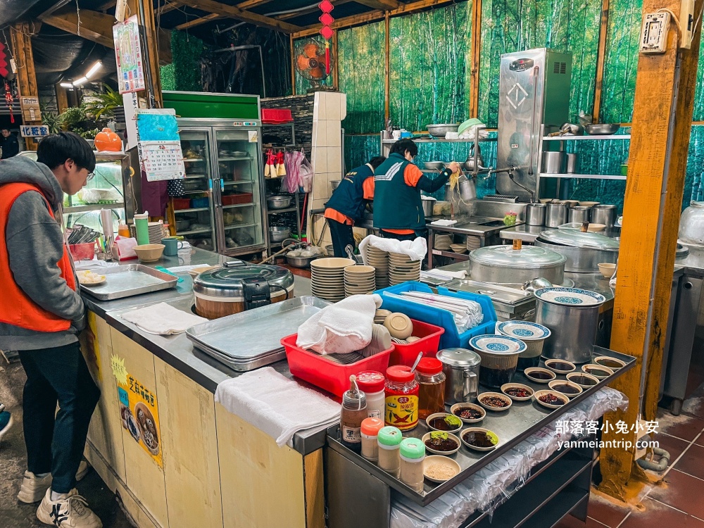 陽明山湯屋《馬槽花藝村》好喝雞湯與特色湯屋，路程稍遠了點。