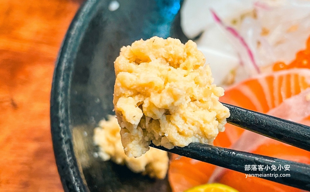 內湖【五漁村丼飯屋】270元就能吃到塞滿滿生魚片丼飯，內用味噌湯無限續