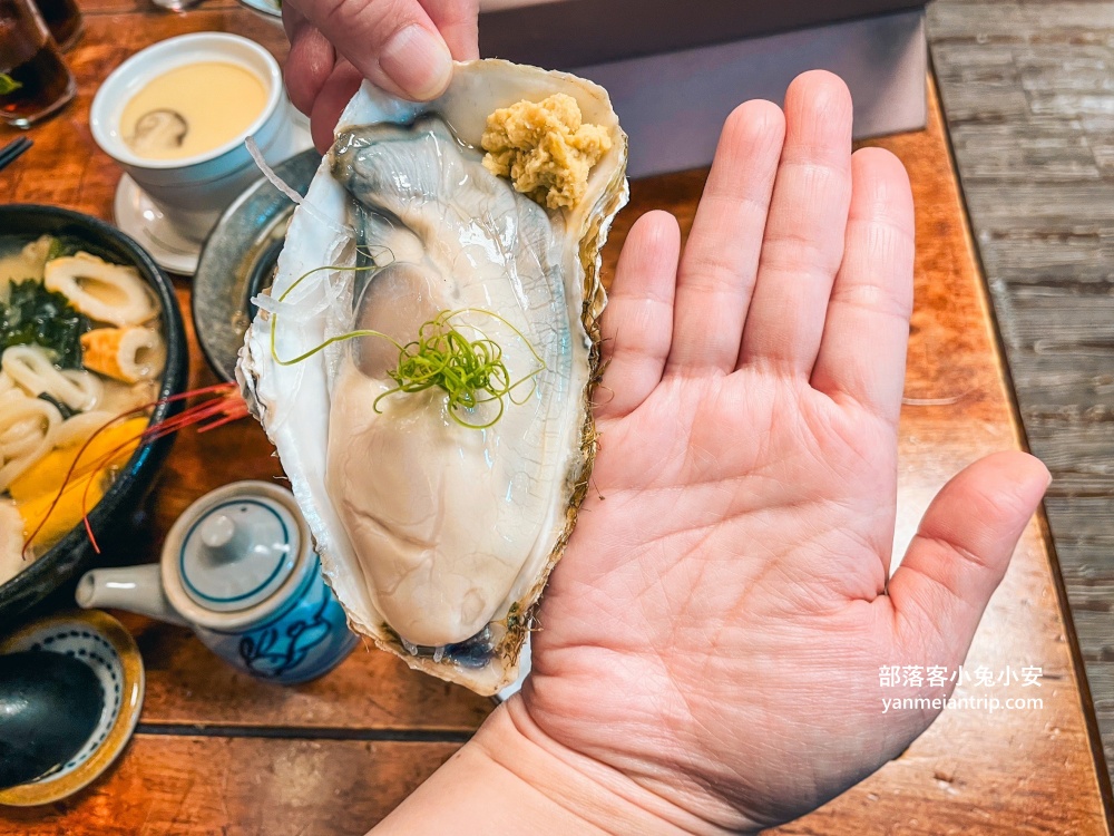 內湖【五漁村丼飯屋】270元就能吃到塞滿滿生魚片丼飯，內用味噌湯無限續