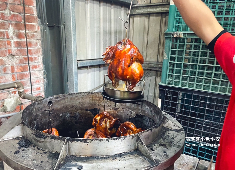 基隆古早風味甕仔雞麥金店，巷子內的脆皮烤雞，假日沒預訂吃不到