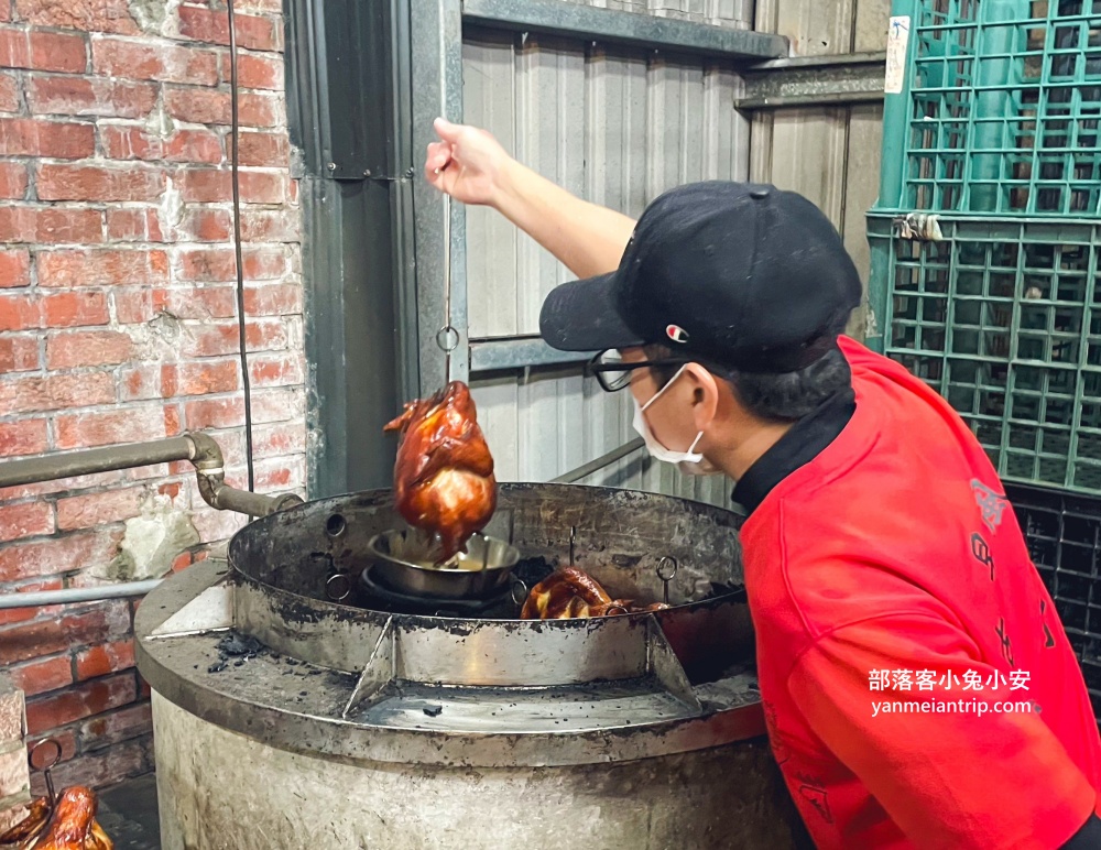 基隆古早風味甕仔雞麥金店，巷子內的脆皮烤雞，假日沒預訂吃不到