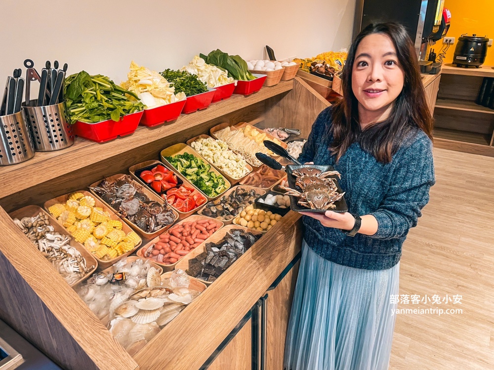 礁溪吃到飽推薦~告春食彩海鮮鍋物，最低399元自助餐檯內螃蟹、扇貝、蝦漿、蛤蜊數十種食材無限吃