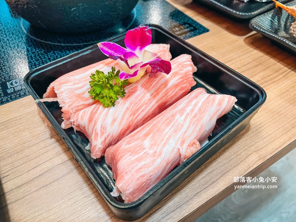 礁溪吃到飽推薦~告春食彩海鮮鍋物，最低399元自助餐檯內螃蟹、扇貝、蝦漿、蛤蜊數十種食材無限吃