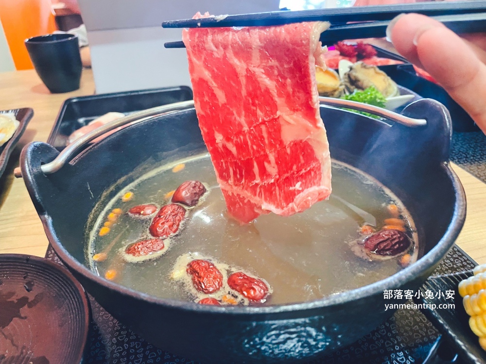 礁溪吃到飽推薦~告春食彩海鮮鍋物，最低399元自助餐檯內螃蟹、扇貝、蝦漿、蛤蜊數十種食材無限吃