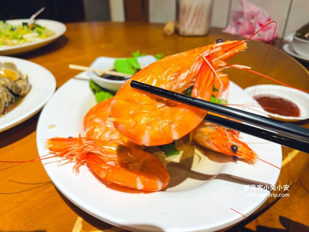 宜蘭冬山鄉☀️「甲富哥活海產」不僅海魚有新鮮，餐後水果盤也很大方(攻略)