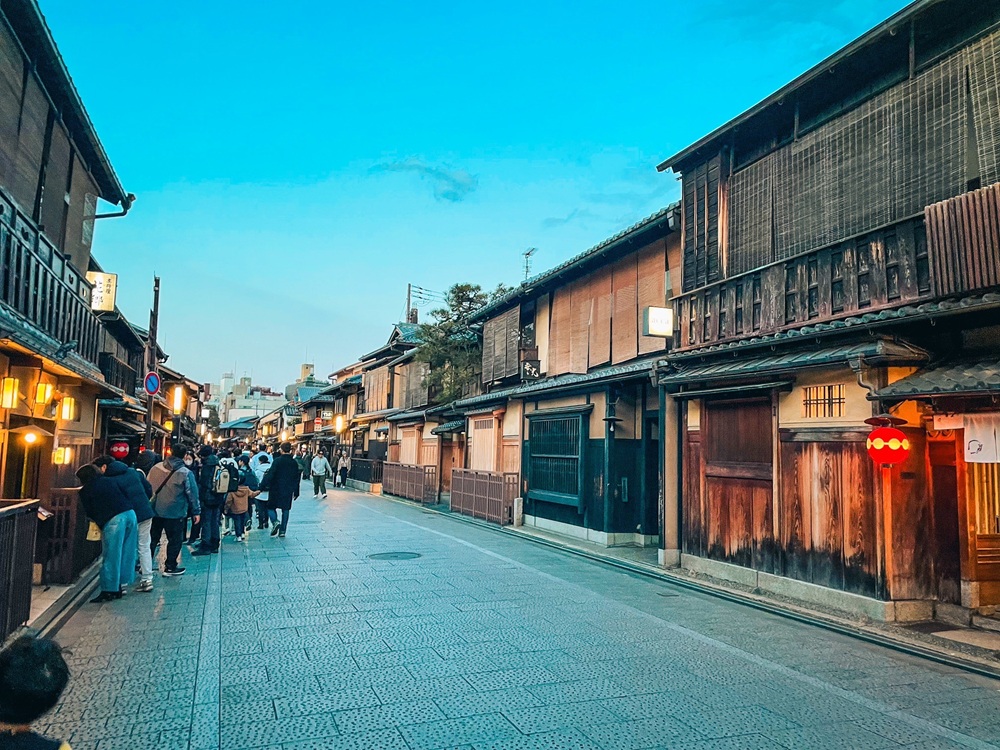 京都祇園花見小路半日遊，順遊八坂神社本殿、嗨吃相撲茶屋火鍋攻略