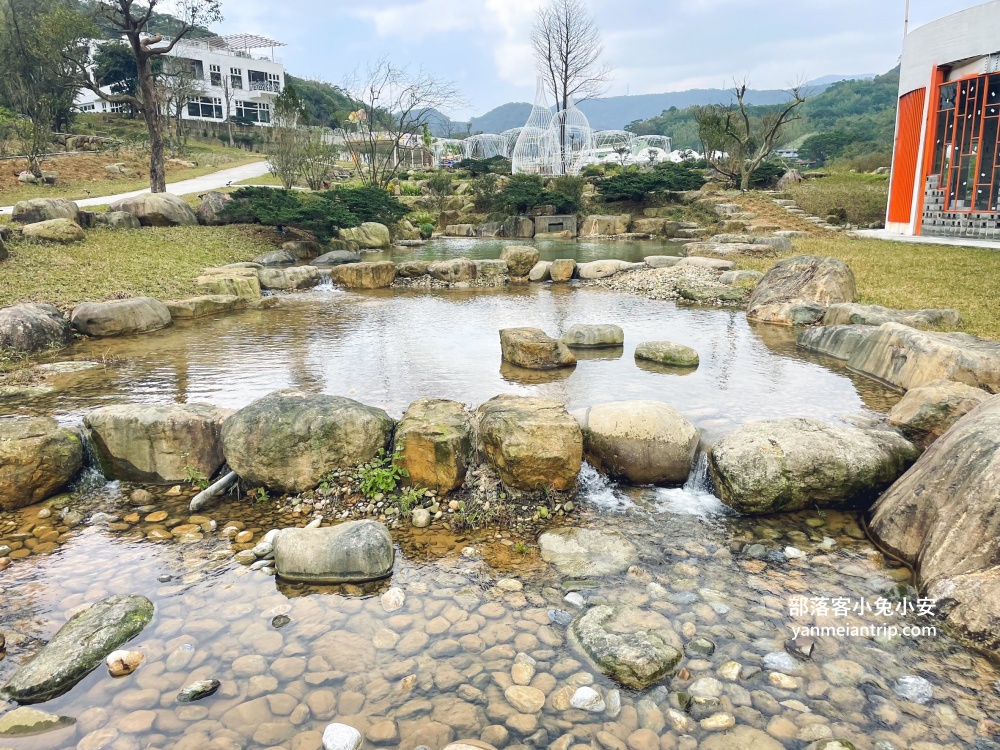 萬里【亮山川休閒農場】探索森林彩色鋼構步道，餐廳必點、門票購買攻略