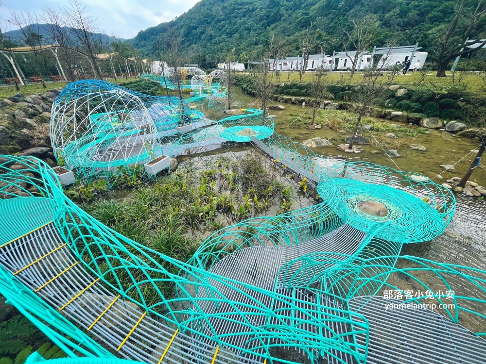 萬里【亮山川休閒農場】探索森林彩色鋼構步道，餐廳必點、門票購買攻略