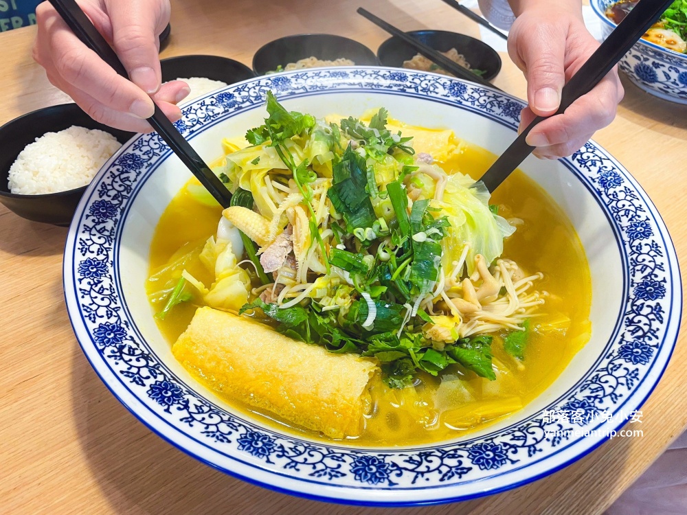 【逢甲夜市】推薦超過10個必吃美食，麻油雞、牛排都好吃!!