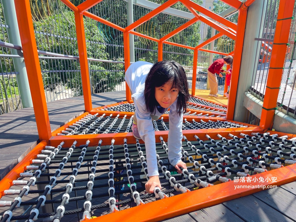 基隆【希望之丘親子遊戲場】提供小朋友玩樂的信二路防空洞公園