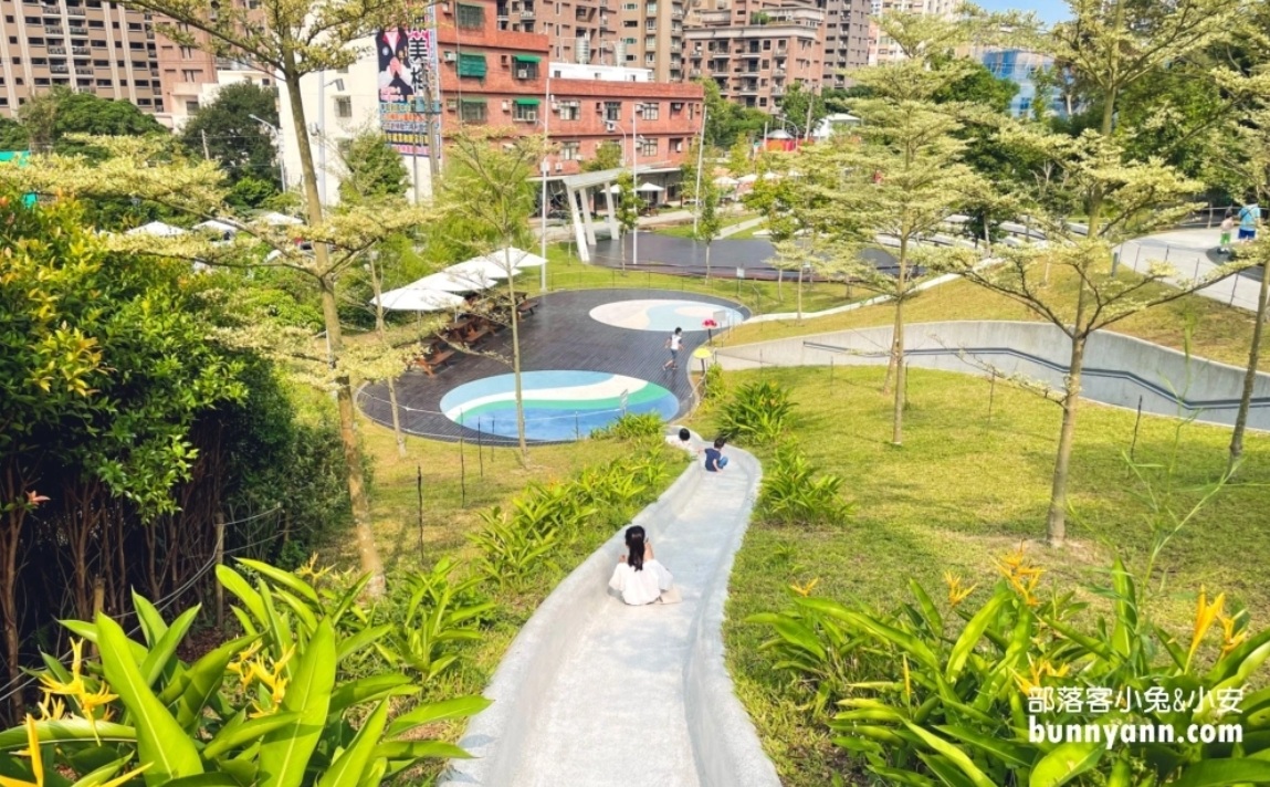 網站近期文章：桃園「大有梯田生態公園」戶外超大磨石子溜滑梯，絕對是帶小孩放電的好地方