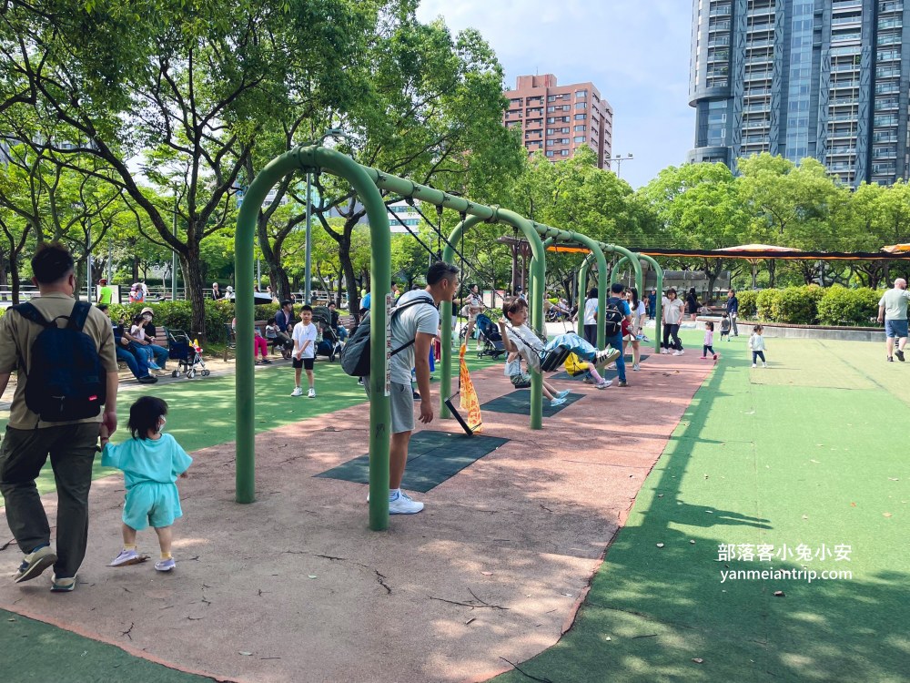 台北市【大安森林公園】來回不用半小時，輕鬆賞湖泊美景與親子遊戲區