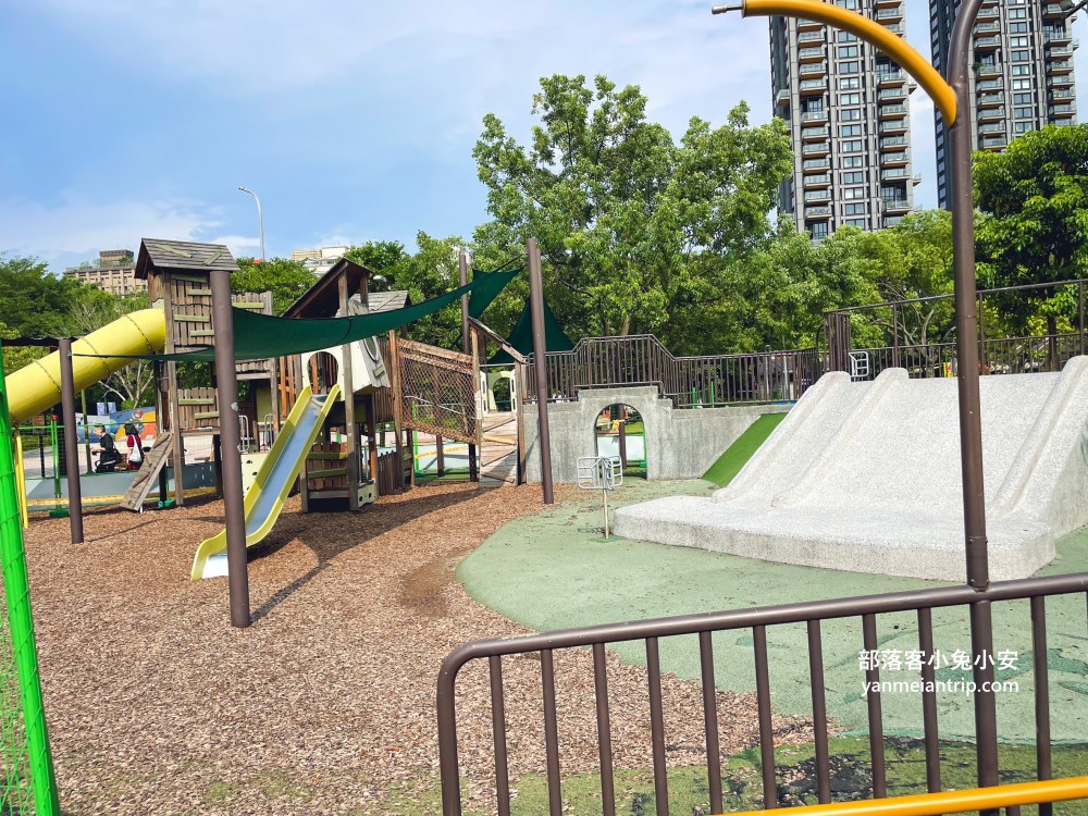 台北市【大安森林公園】來回不用半小時，輕鬆賞湖泊美景與親子遊戲區
